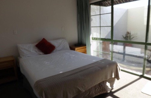 Waipahihi Hotel | Karaka Tree Motel