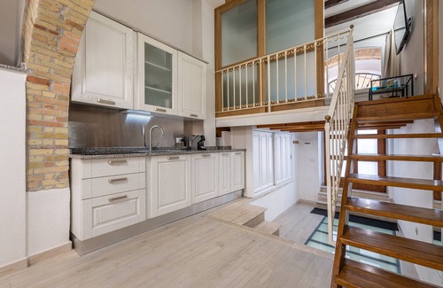 Historic Castle District House | Karalis Relais: Private apartment with Jacuzzi