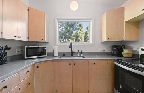 North Spokane House | Karaoke Bar - Mini Bar - Arcade Machine - Sleeps 12