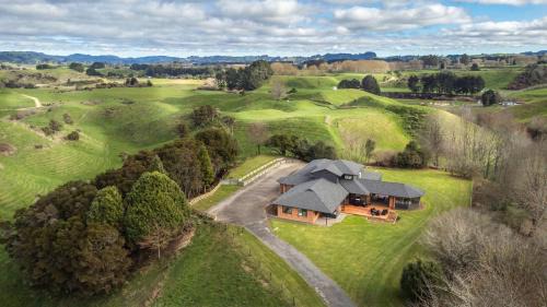Ngakuru House | Karapiti Lodge - Stunning Rural Getaway