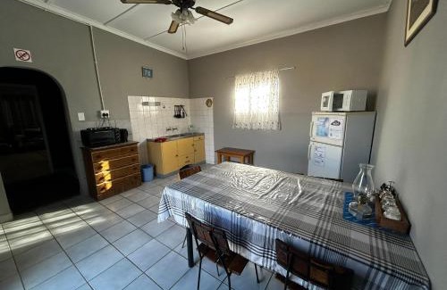 Karasburg Bed & Breakfast | Karas-inn Bed and Breakfast