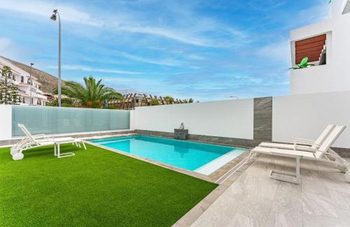 Los Cristianos Villa | Karat Villa Portofino