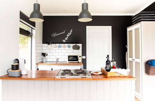 Blewitt Springs Cottage | Karawatha Cottages B&B
