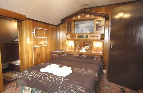 Falls Creek Cabin | Karelia Alpine Lodge