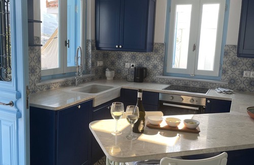 Poros House | Karen’s Mikro Spiti, Poros. Presented by LazyDaze