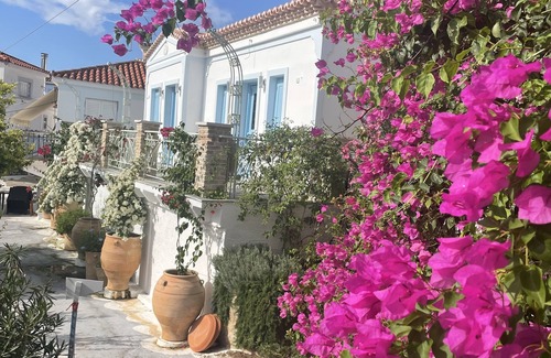 Poros House | Karen’s Mikro Spiti, Poros. Presented by LazyDaze