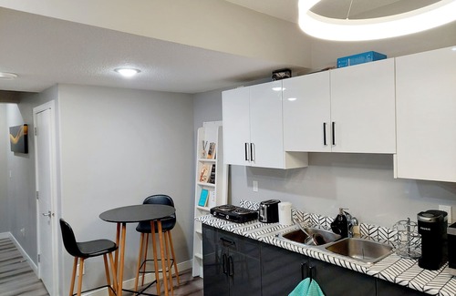 Northeast Edmonton House | Karibu Oasis - Guest Suite