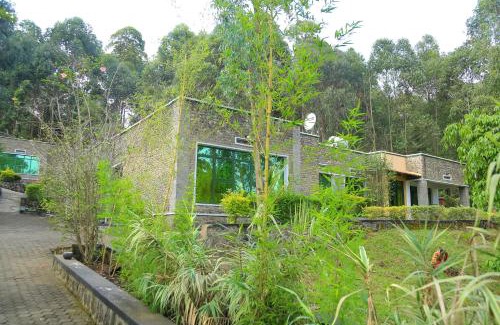 Ruhengeri Hotel | Karisimbi Cave Resort