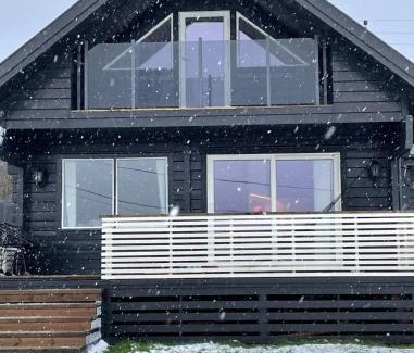 Lyngen House | Karnes Lodge