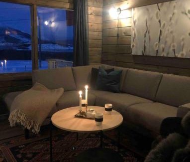 Lyngen House | Karnes Lodge