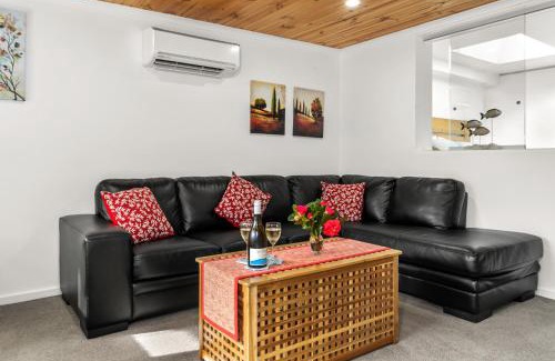 Karoola Villa | Karoola Cottage Self Contained