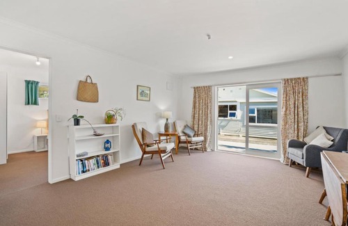 Karori House | Karori Kabin - Karori Holiday Home
