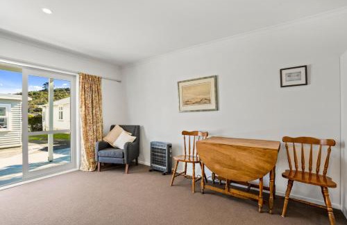 Karori House | Karori Kabin - Karori Holiday Home