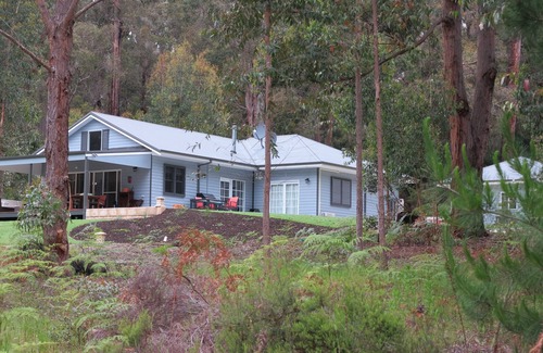 Quinninup House | Karri Lane Lake House
