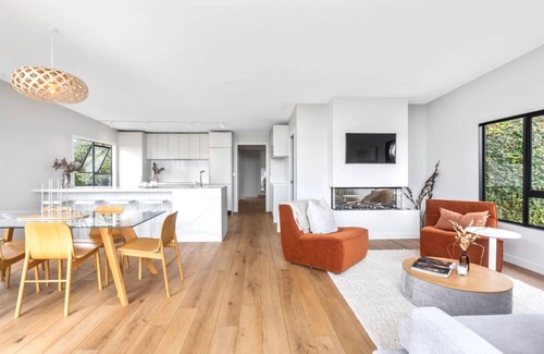 Oneroa House | KARU HOUSE | Coast & Country | WINTER DEAL - Stay for 3, Pay for 2