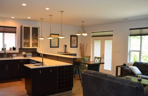 Chemainus House | Kassidy Thomas · 6 pp Hot tub, min to town and ocean, Chemainus