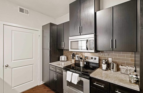 Northeast Dallas Apartment | Kasa | 1BD, Walk to SMU | Dallas