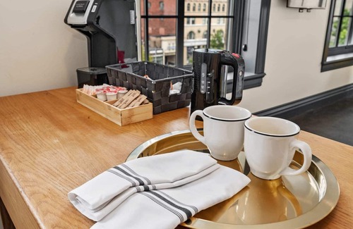 East Liberty Apartment | Kasa | Accessible Studio Near Bakery Square | The Maverick