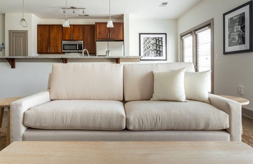 Wilmington Apartment | Kasa | Bright 2BD | Wilmington