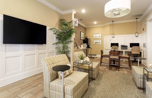 Wilmington Apartment | Kasa | Bright 2BD | Wilmington