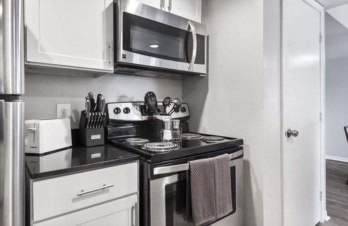 Delray Beach Apartment | Kasa | Bright & Airy 2 BD + Free Parking | Delray Beach