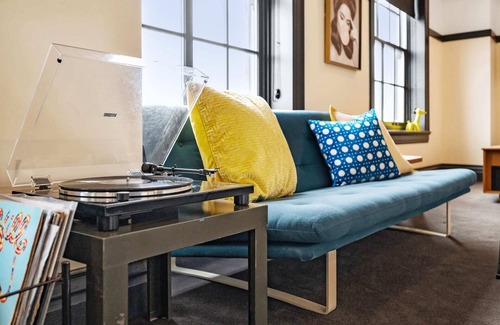 East Liberty Apartment | Kasa | Charming Studio Nearby Carnegie Museum | The Maverick