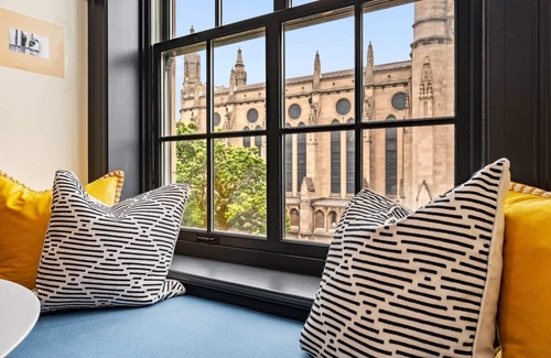 East Liberty Apartment | Kasa | Classic Studio, Quick Drive to Carnegie Mellon | The Maverick
