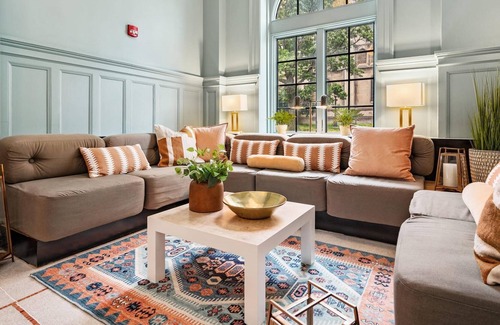 East Liberty Apartment | Kasa | Classic Studio Near Carnegie Museum of Art | The Maverick