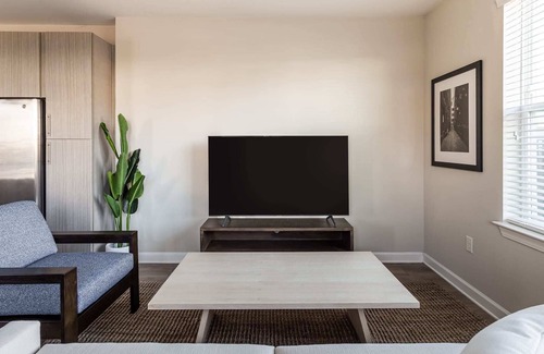 Charlotte Apartment | Kasa | Comfy 1BD with Fast Wifi and Access to Amenities | Charlotte