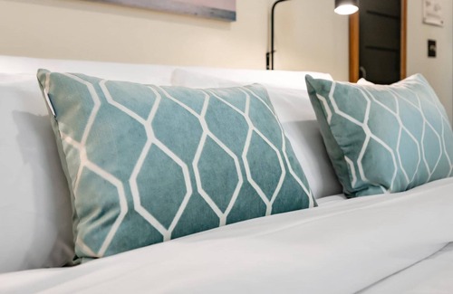 East Liberty Apartment | Kasa | East Liberty Neighborhood, Atrium Studio | The Maverick