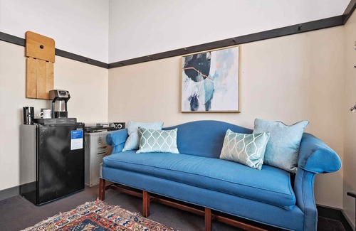 East Liberty Apartment | Kasa | Enjoy a Beautiful Suite in East Liberty | The Maverick