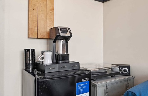 East Liberty Apartment | Kasa | Enjoy a Beautiful Suite in East Liberty | The Maverick