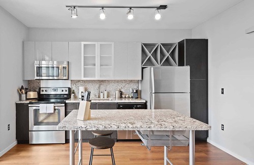 South Side Flats Apartment | Kasa | Escape with the Family, Nearby Marina | Pittsburgh