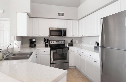 Wellington Apartment | Kasa | Family Friendly 2BD + Private Balcony | Wellington