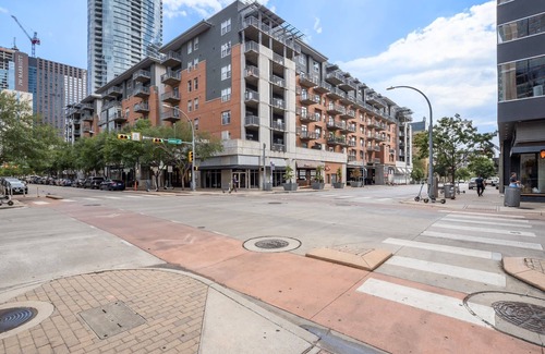 Second Street District Apartment | Kasa | Modern Space, Downtown Shopping | Austin