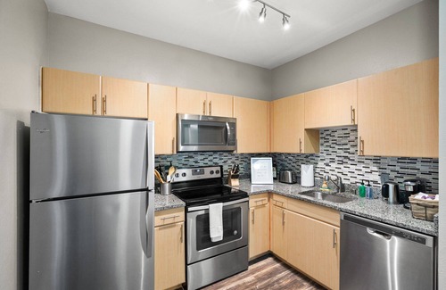 Legacy Park Apartment | Kasa | Modern Studio + Fast Wifi | Plano