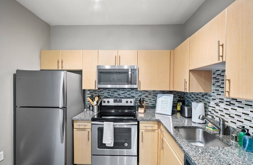 Legacy Park Apartment | Kasa | Modern Studio + Fast Wifi | Plano