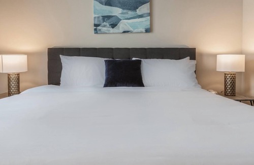 Westown Apartment | Kasa | Pet Friendly + Nearby Local Eateries | Milwaukee