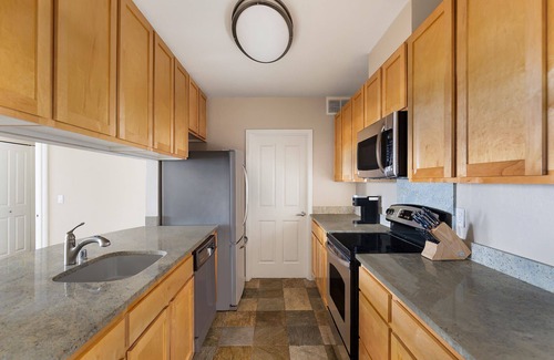 Northwest Bellevue Apartment | Kasa | Spacious 2BD, Walk to Downtown | Bellevue