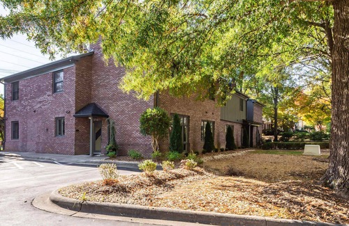 Dilworth Apartment | Kasa | Take a stroll through historic streetcar suburb | Charlotte