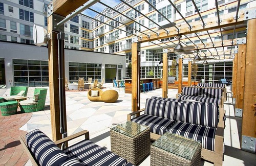 South Side Flats Apartment | Kasa | Walk to South Side Marina with the Family | Pittsburgh