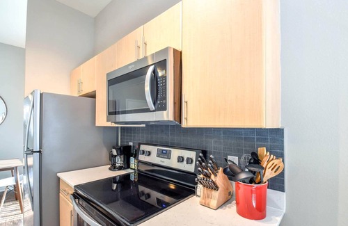 Legacy Park Apartment | Kasa | Welcoming 1BD + Pet Friendly | Plano