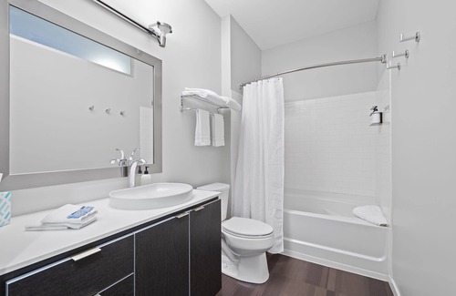 South Side Flats Apartment | Kasa | Within Walking Distance of Three Museums | Pittsburgh