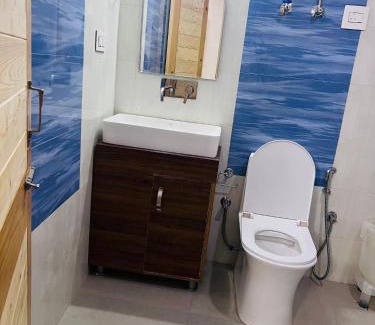 Brein Hotel | Kashmir petals lodge, Srinagar