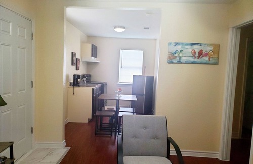 Redwood Apartment | KASITA.5 min to river, 4min to Christus S R hospital, state University 12min