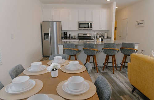 Cornelius House | Kasita Cornelius East- Free Parking- 3 beds- Modern and Pristine