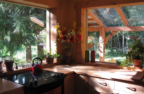 Kaslo House | Kaslo Getaway - private and natural experience.