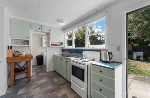 Wharewaka House | Kasopo Cottage - Lake Taupo
