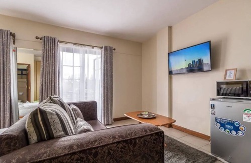 Nairobi Central House | Kasri Grey @Mvuli. Stylish.Free wifi. Kingsize bed