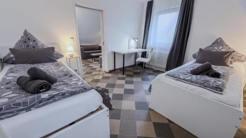 Fuldatal Apartment | Kassel - Gemütliches DG Apartment in Fuldatal mit Parkplatz & Wlan - OneN8